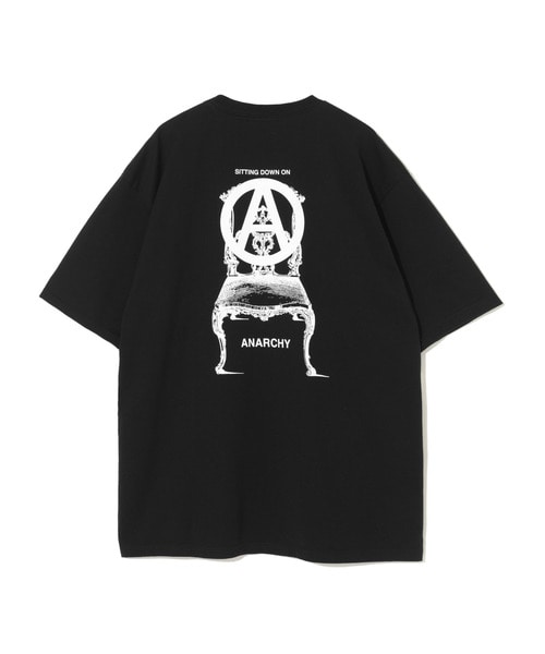 TEE SITTING DOWN ON ANARCHY 25AW