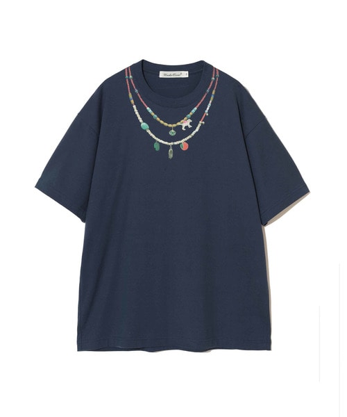 TEE NECKLESS