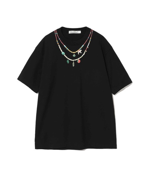 TEE NECKLESS